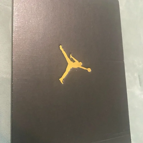 YOUTH BRAND NEW JORDAN MAX AURA 5, SIZE 7 YOUTH, 8.5 WOMENS! - Picture 7 of 7